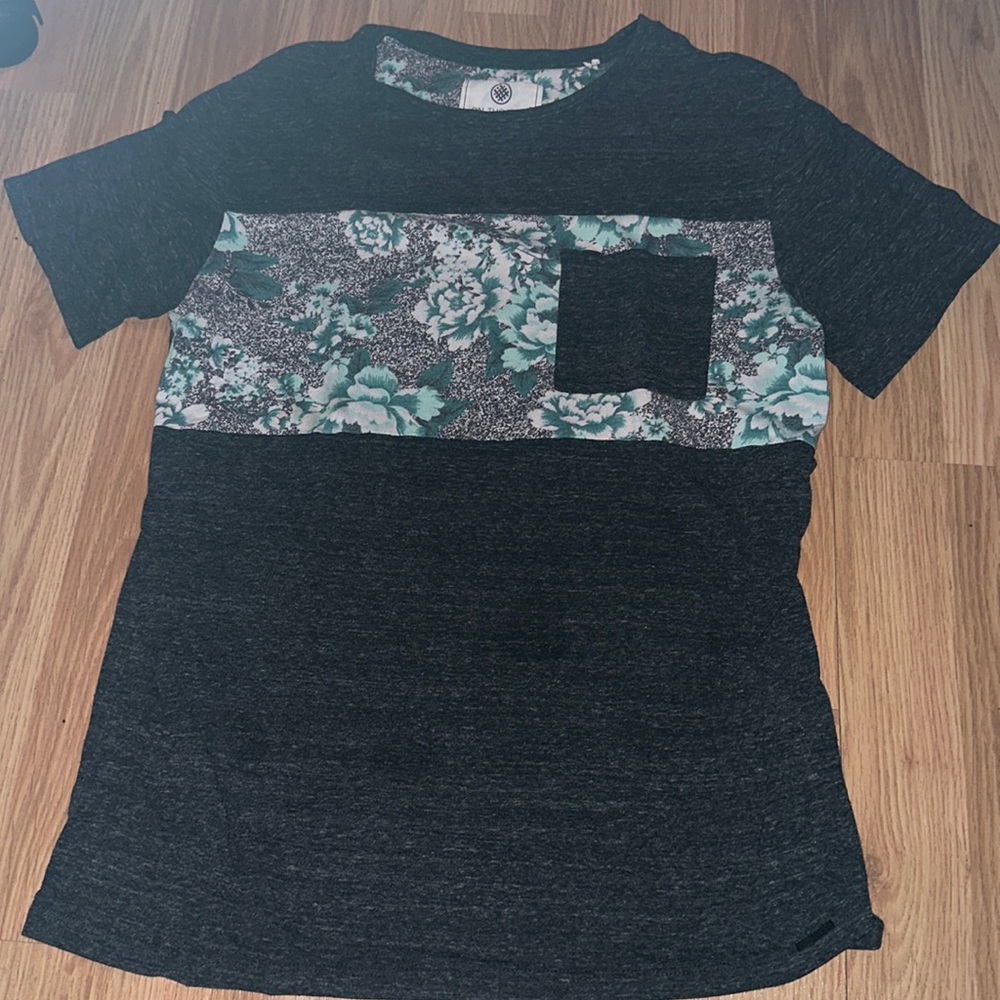 Unisex floral shirt w/ pocket